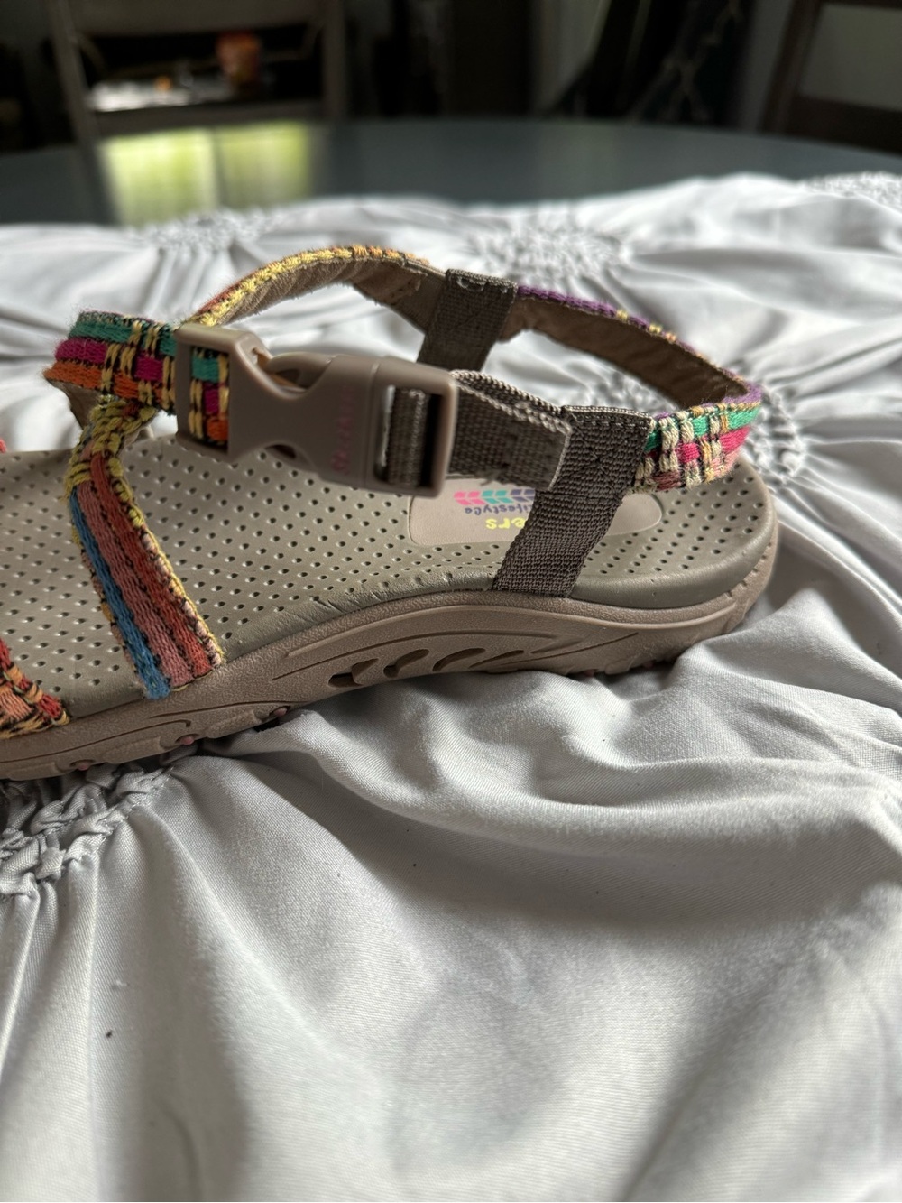 Skechers woman’s Beige Sandals with Multicolor Woven Straps - Picture 3 of 12